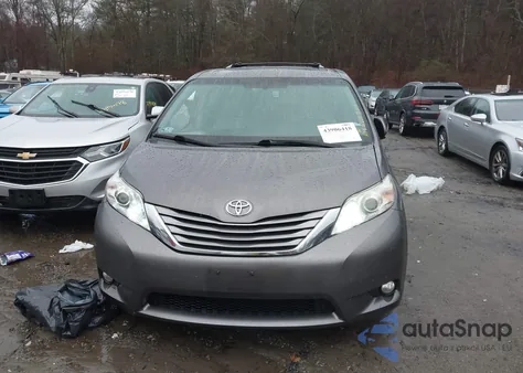2015 Toyota Sienna Xle 8 Passenger z USA, uszkodzony, nr VIN 5TDYK3DC5FS633957